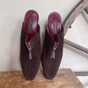 BRIGHTON “ROCKER” Brown Suede Wedge Heel Mules Decorative Zipper Toggle 9M NEW!